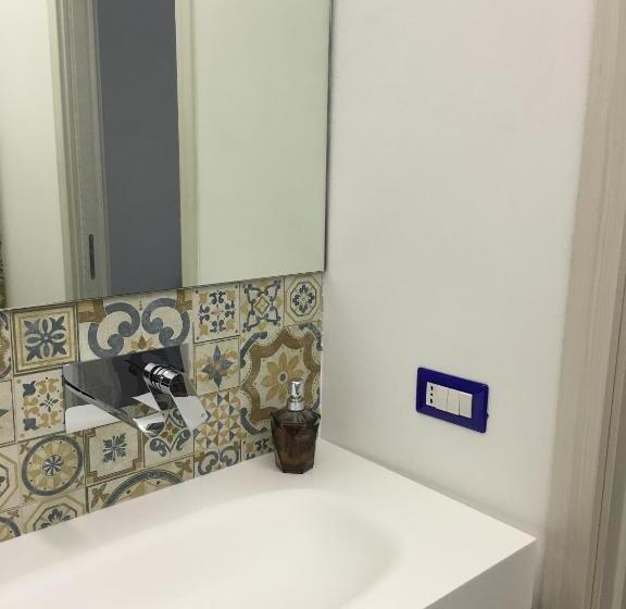 带大床的标准间, Il Peccato Originale