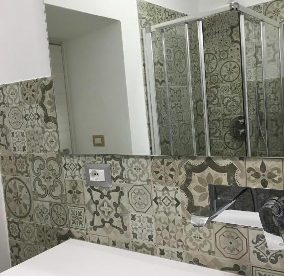 带大床的标准间, Il Peccato Originale