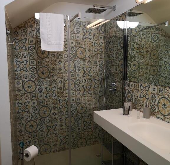 带大床的标准间, Il Peccato Originale