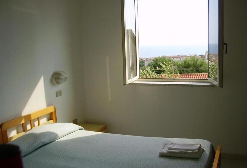 חדר סטנדרט לשלושה, Albergo Marla