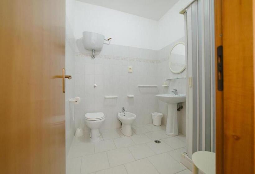 스탠다드 트리플 룸, Albergo Marla