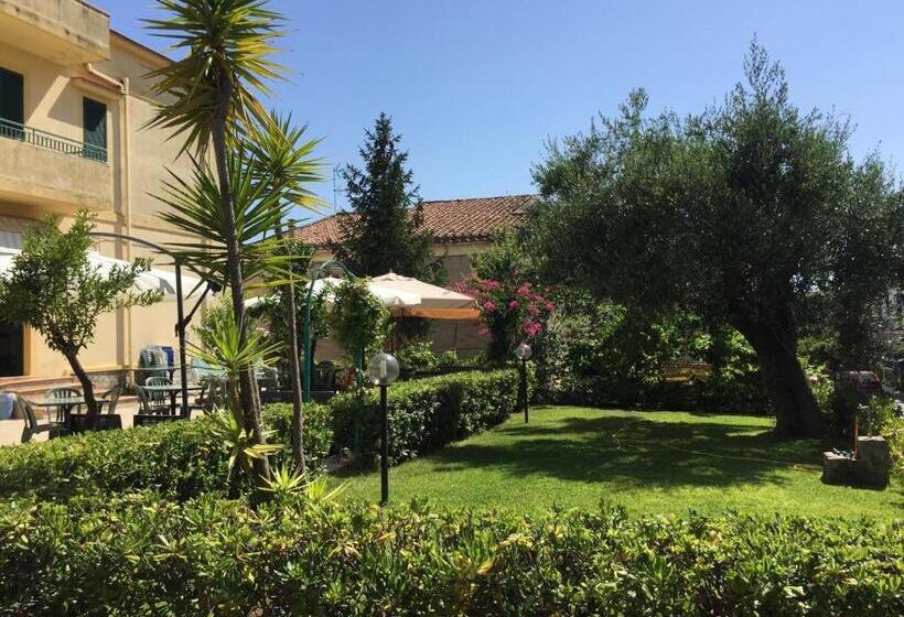 اتاق استاندارد چهار تخته, Albergo Marla
