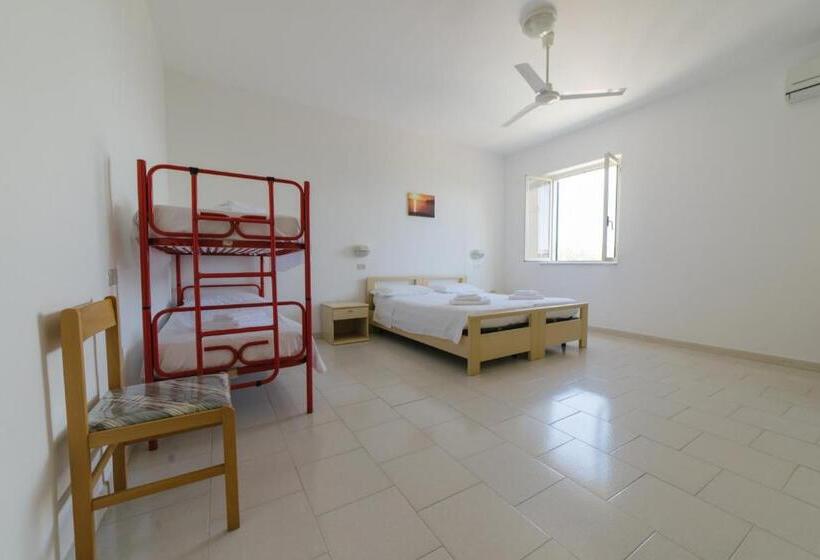 4인용 스탠다드 룸, Albergo Marla