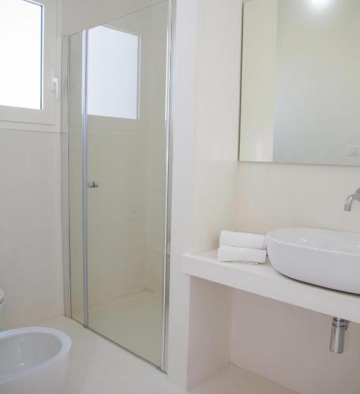 חדר קומפורט לשלושה, Dimora Ausentum