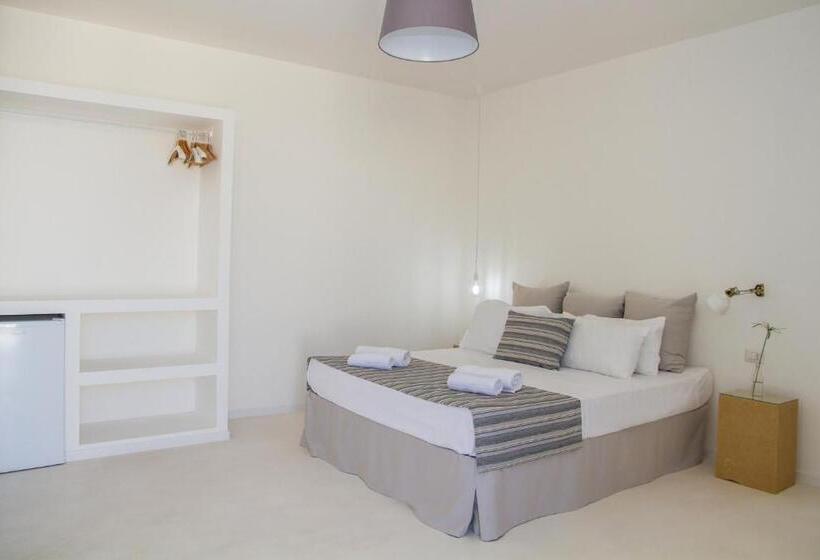 חדר קומפורט לשלושה, Dimora Ausentum