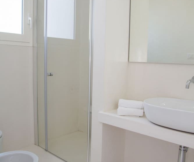 חדר קומפורט לשלושה, Dimora Ausentum