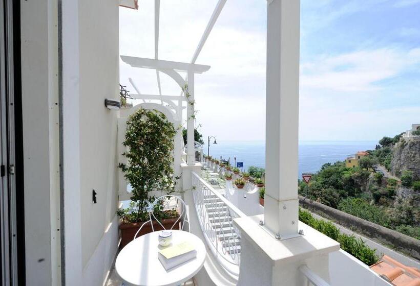 اتاق سوپریور با چشم‌انداز دریا, Villa Guarracino Amalfi