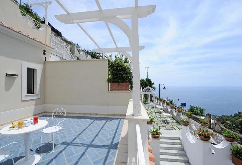 سوییت جونیور با چشم‌انداز دریا, Villa Guarracino Amalfi