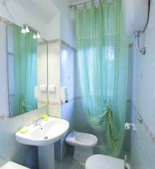 اتاق استاندارد با سرویس بهداشتی مشترک, B&b Attico