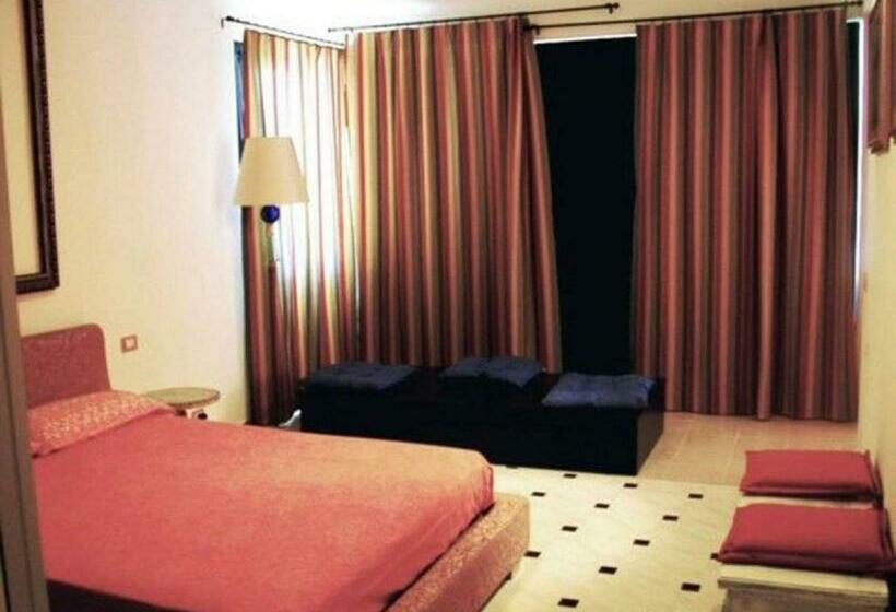 غرفة قياسية ثلاثية, Cubicula B&b