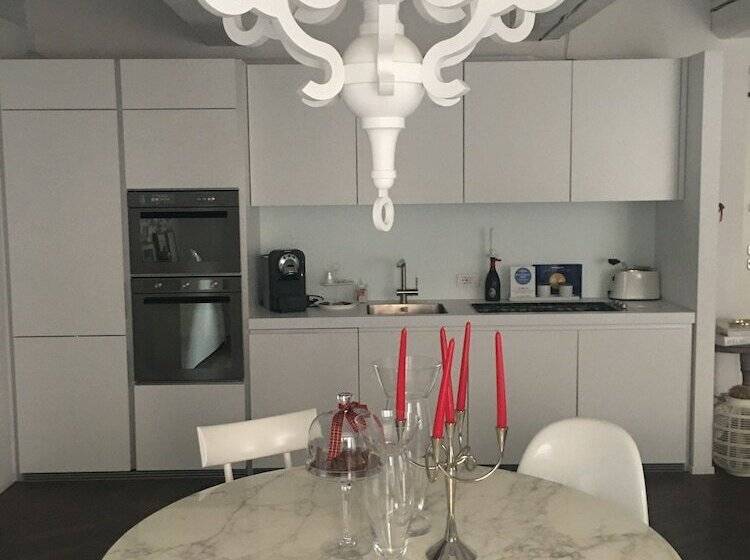 סוויטה דלוקס, Luxury My Home