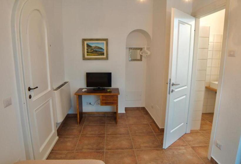 בית, 4 חדרי שינה, Casale Del Gelso