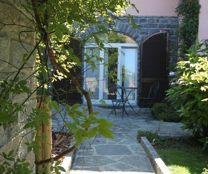 Quarto Estandar Vista Jardim, Balcone Fiorito