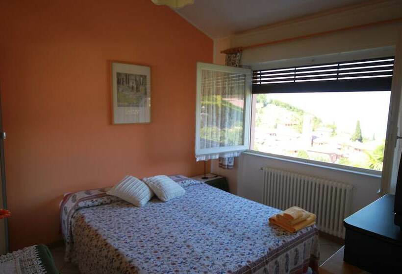 Camera Familiare, Balcone Fiorito