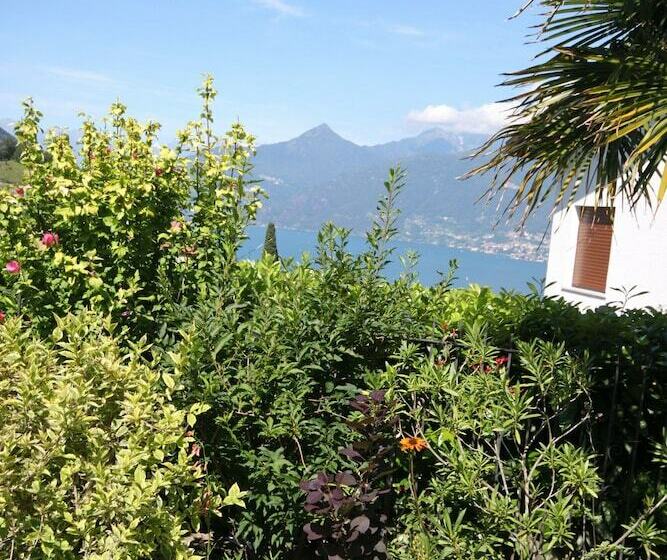 Camera Familiare, Balcone Fiorito