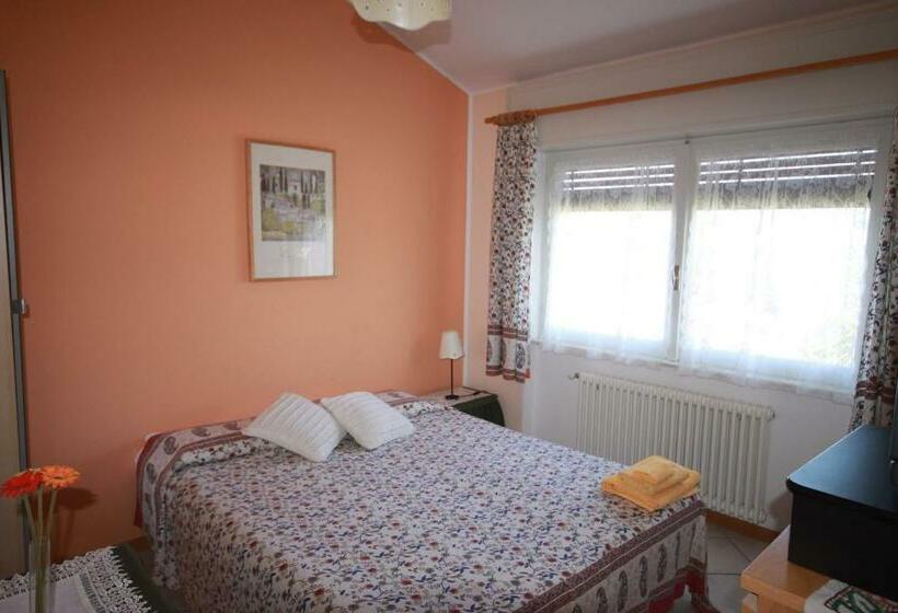 Quarto Familiar, Balcone Fiorito