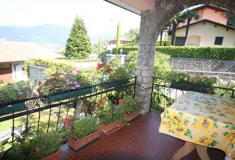 Camera Familiare, Balcone Fiorito