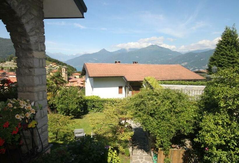 Camera Familiare, Balcone Fiorito