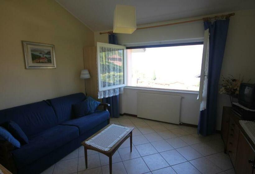 Quarto Familiar, Balcone Fiorito
