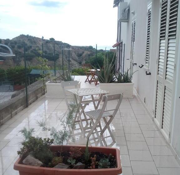 חדר סטנדרט, La Poesia