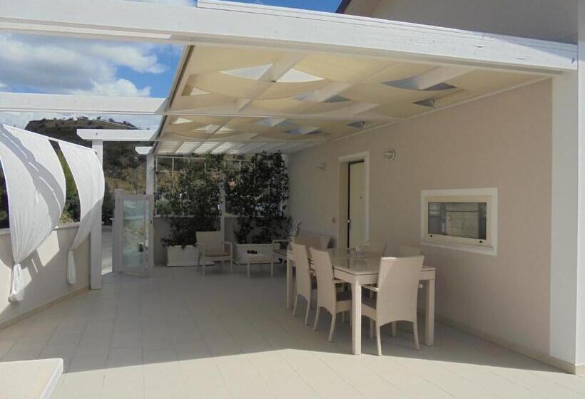 חדר סטנדרט לשלושה, La Poesia