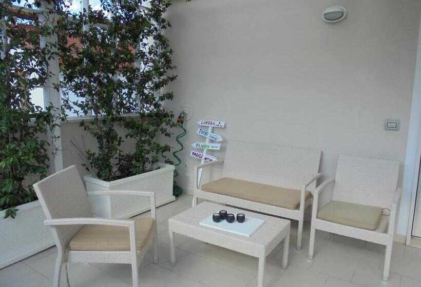 חדר סטנדרט לשלושה, La Poesia