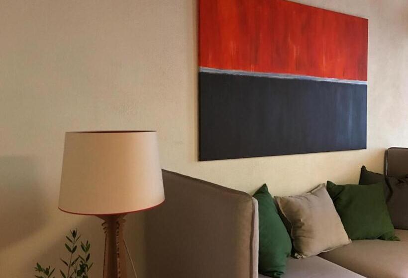 חדר דלוקס, Macchiabuia