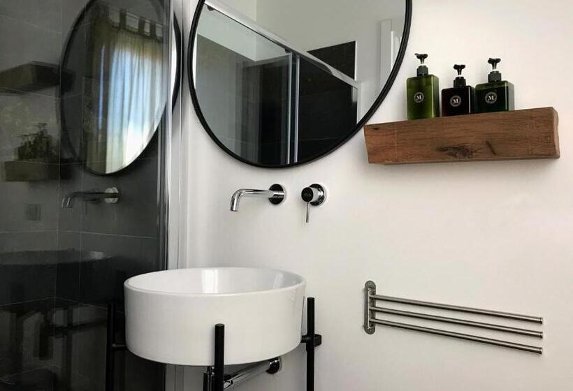 סוויטת ג'וניור, Macchiabuia