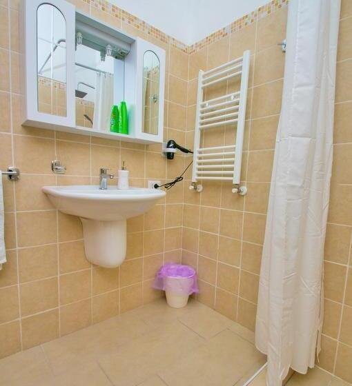 اتاق استاندارد چهار تخته, Bed And Breakfast Port View   Free Transport B&b To Cruise Ship