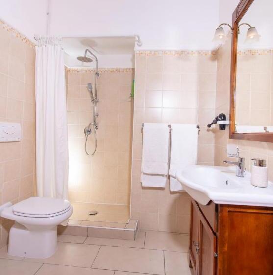 اتاق استاندارد چهار تخته, Bed And Breakfast Port View   Free Transport B&b To Cruise Ship