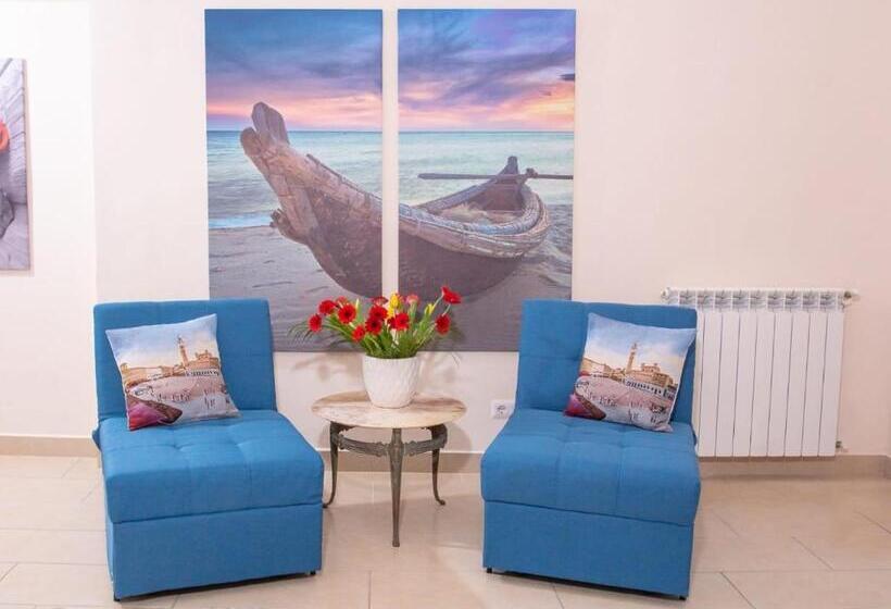 اتاق استاندارد چهار تخته, Bed And Breakfast Port View   Free Transport B&b To Cruise Ship