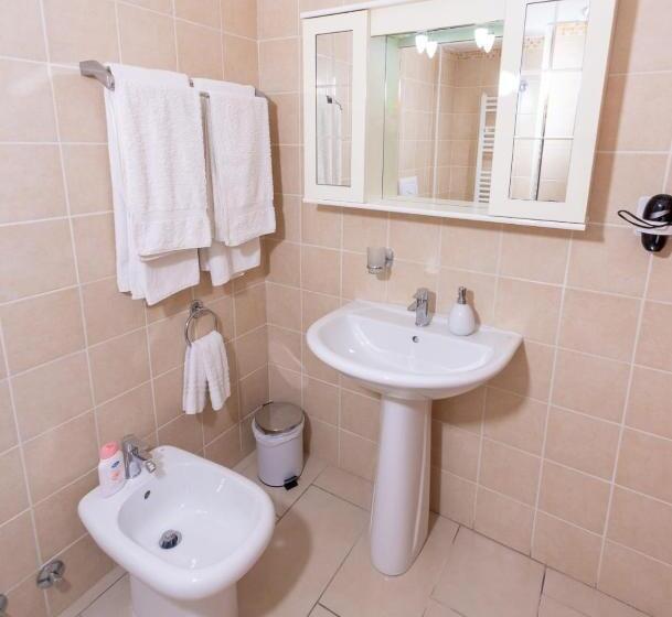 اتاق استاندارد چهار تخته, Bed And Breakfast Port View   Free Transport B&b To Cruise Ship