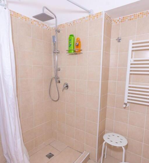 اتاق استاندارد چهار تخته, Bed And Breakfast Port View   Free Transport B&b To Cruise Ship