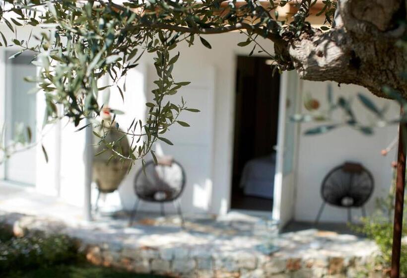 נוף לבריכה, Echi Di Puglia