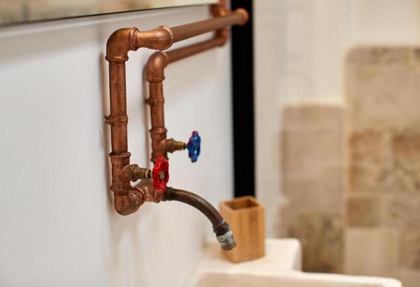 נוף לבריכה, Echi Di Puglia