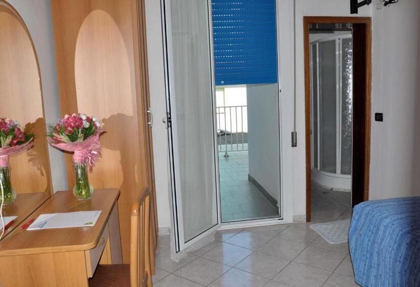 اتاق استاندارد سه نفره, Abbondanza