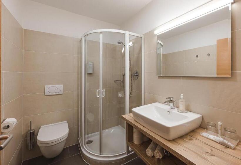 Апартаменты 2 Спальни с Садом, Appartements Schmied Hans