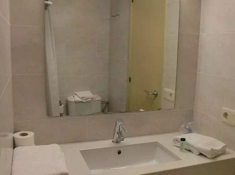 Habitació Estàndard, Esteba