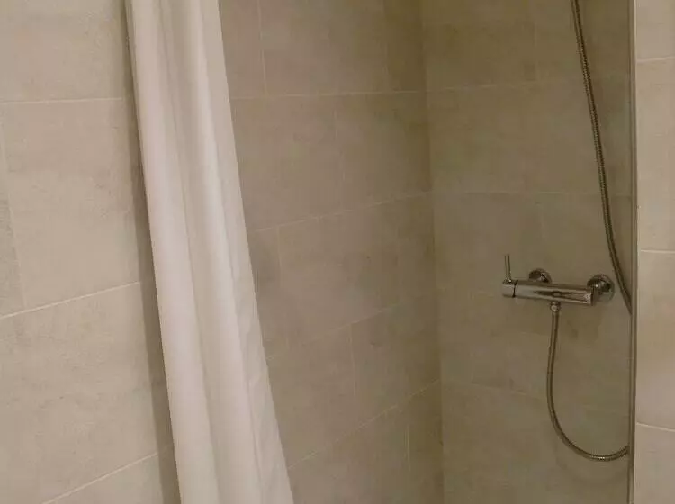 Habitación Estàndard Individual, Esteba