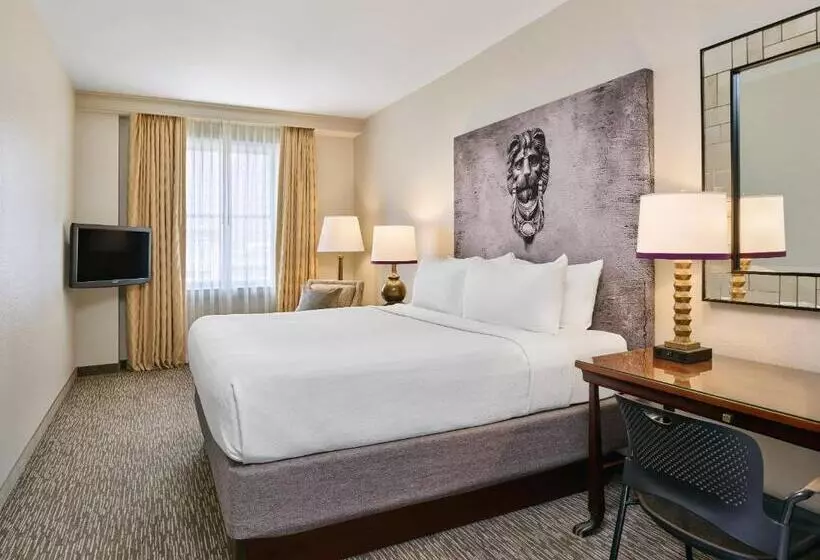 اتاق استاندارد با تخت بزرگ, Astor Crowne Plaza  Corner Of Bourbon Street