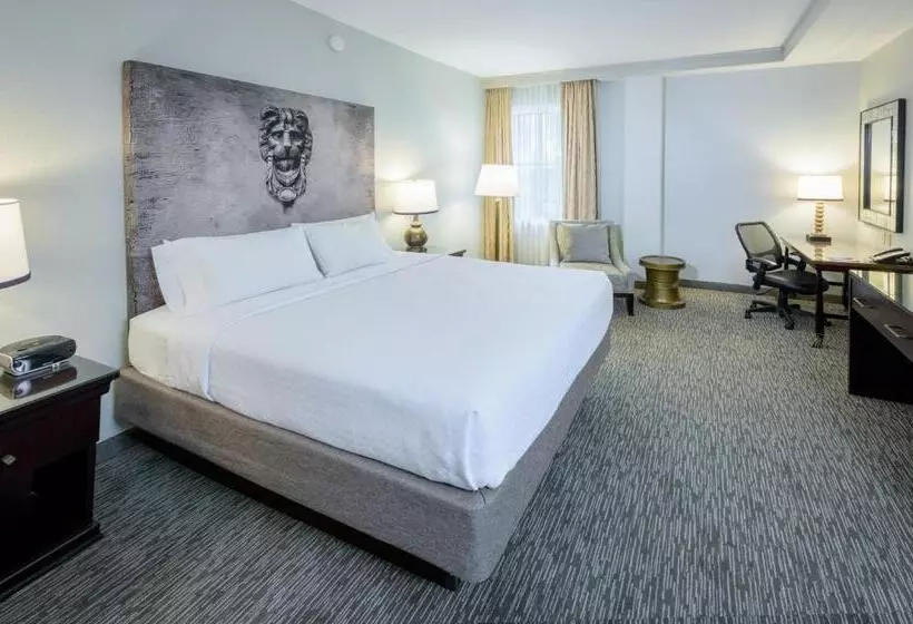 キングサイズベッドのスタンダードルーム, Astor Crowne Plaza  Corner Of Bourbon Street
