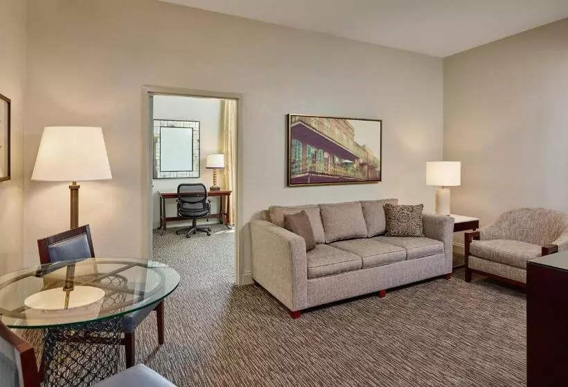 سوئیت با تخت بزرگ, Astor Crowne Plaza  Corner Of Bourbon Street