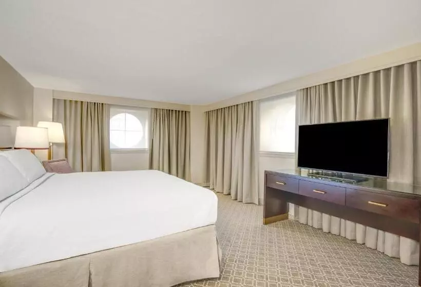 سوئیت با تخت بزرگ, Astor Crowne Plaza  Corner Of Bourbon Street