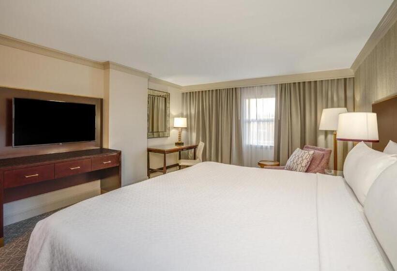 اتاق لوکس با تخت بزرگ, Astor Crowne Plaza  Corner Of Bourbon Street