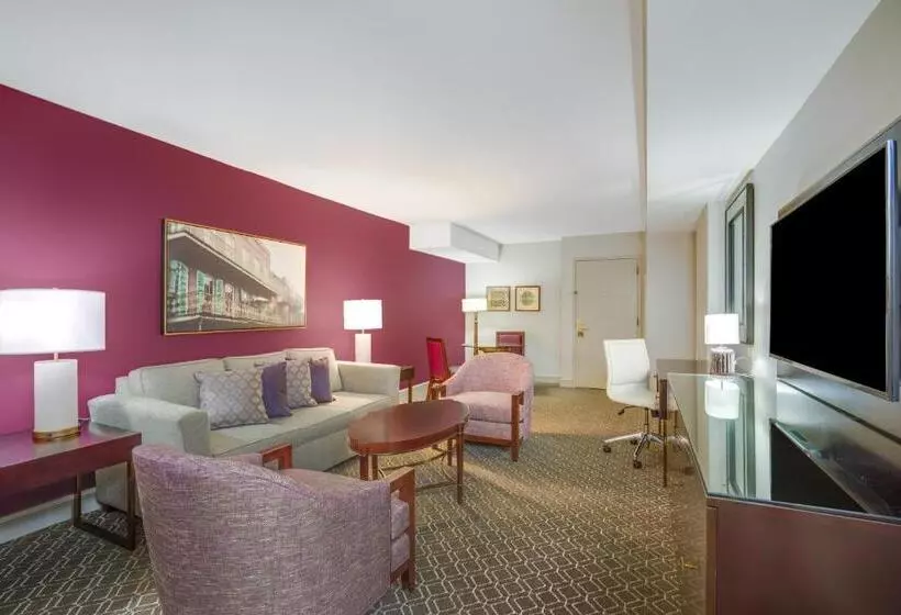 スイート, Astor Crowne Plaza  Corner Of Bourbon Street