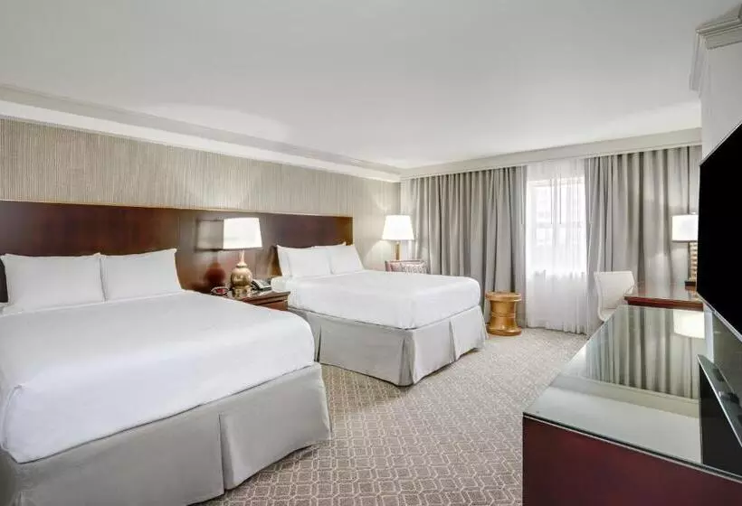 سوییت, Astor Crowne Plaza  Corner Of Bourbon Street