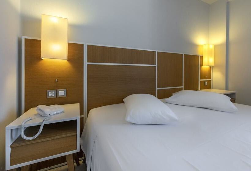 غرفة قياسية ثلاثية, Fedriades Delphi