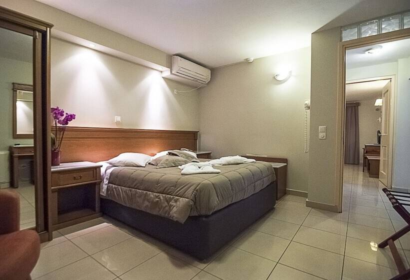 غرفة قياسية رباعية, Fedriades Delphi