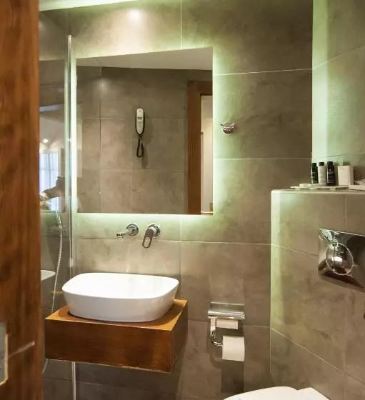 Chambre Standard Communicante, Fedriades Delphi