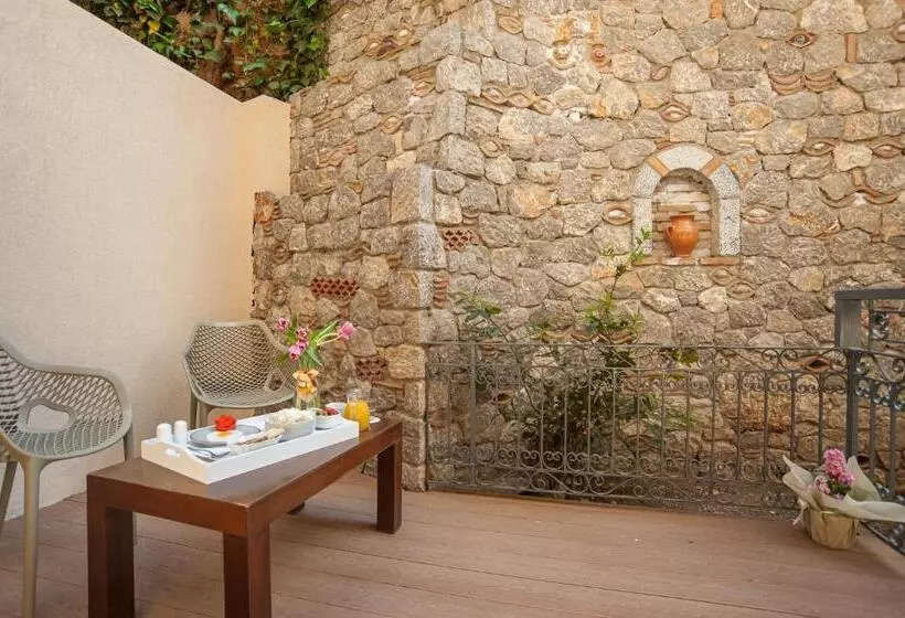 Chambre Quadruple Standard, Fedriades Delphi